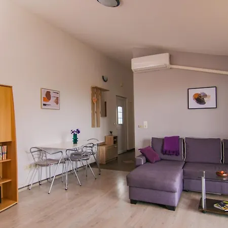 Zaklina 1496 * Póla